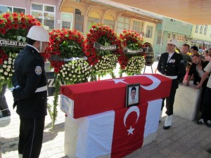 1-bur-burdurlu şehid polis sıdkı kara toprağa verildi, (5)
