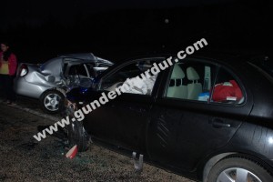 1-bur-karamanlıda kaza 6 yaralı- (2)-001