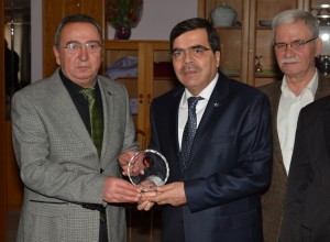 1-bur-vali yılmaza plaket