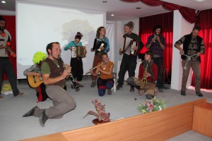 1-bur-öztürk sarıca makü öğrencilerine Lisinia yı anlattı (7)