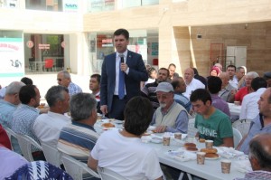 bur-başkan ercengiz esnafla kahvaltıda uluştu (1)