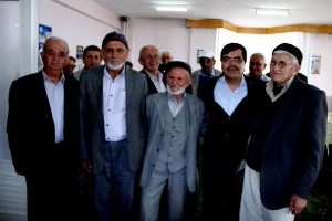 bur-vali yılmaz ve eşi huzurevi sakinlerinleriyle vedalaştı (1)