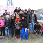 bur-öğrenciler çöplükteki köpekleri besledi (15)