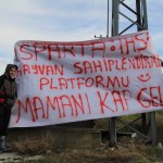 bur-öğrenciler çöplükteki köpekleri besledi (18)