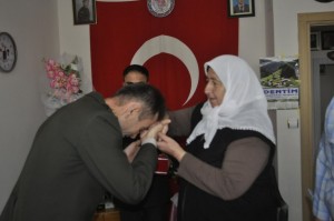 bur-şahit ailesine genelkurmaydan şilt (1)