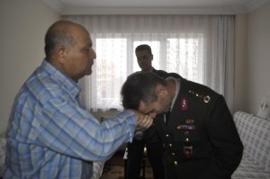 bur-şahit ailesine genelkurmaydan şilt (4)