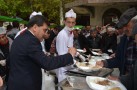 Vali Yılmaz Cami Cemaatine etli pilav dağıttı