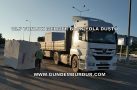 TIR’IN DORSESİNDEKİ 18.7 TONLUK MERMER YOLA DÜŞTÜ