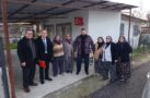 MUHTAR MAHALLEDEKİ YAŞLILARI ZİYARET ETTİ