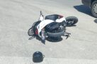 OTOMOBİLLE ÇARPIŞAN MOTOSİKLET SÜRÜCÜSÜ YARALANDI