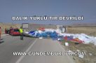 BALIK YÜKLÜ TIR DEVRİLDİ